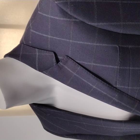 Boss gray and brown windowpane plaid wool sport coat on blue background. 38 R - Picture 1 of 14